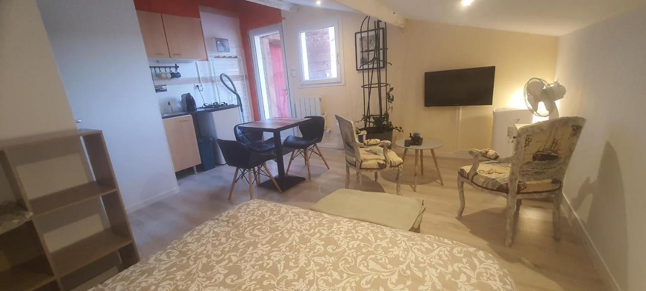 Chez Franck Hotel Saint-Martin-de-Valgalgues ภายนอก รูปภาพ